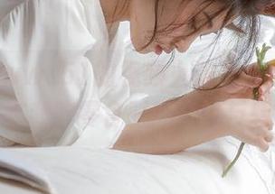 www..51的视频上演了‘惊奇’！就在我吃零食时的奇妙反转！