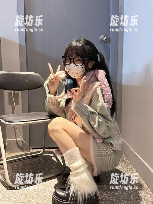 蹦跶在五一黑料王官网上，瓜田里的秘辛直接喂到嘴里！-旋坊乐