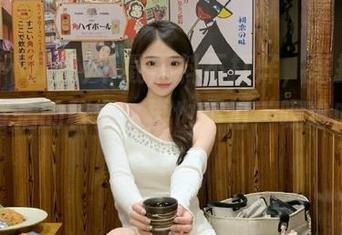 下载黑料不打烊，深扒那些温暖背后的秘密，再也不怕‘吸鸡血’了！