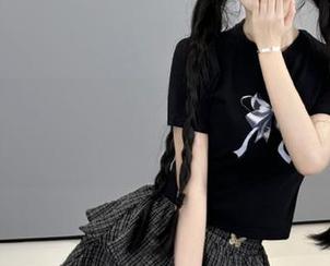 为啥黑料网站苹果版里的美女看着都那么熟悉？明明不认识啊…
